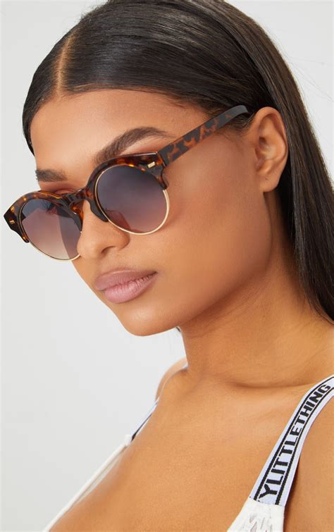 Round frame sunglasses in dark tortoiseshell 